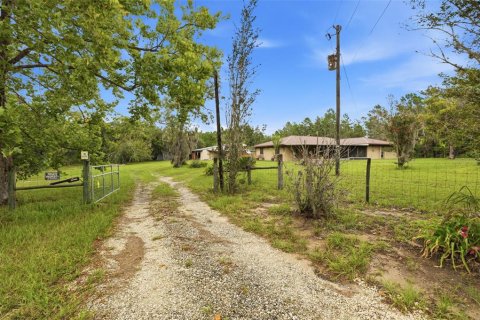 House in Brooksville, Florida 3 bedrooms, 164.25 sq.m. № 2217109 - photo 5