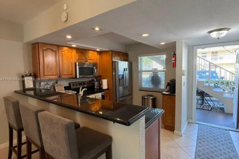 Condo in Margate, Florida, 2 bedrooms  № 1861180 - photo 2