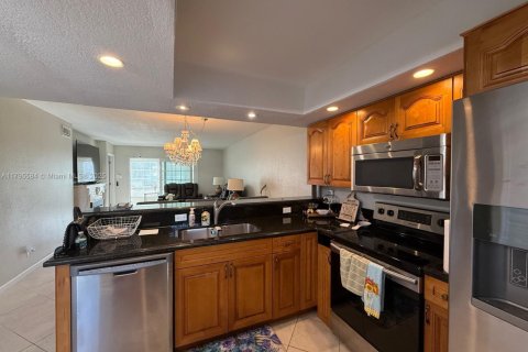 Condo in Margate, Florida, 2 bedrooms  № 1861180 - photo 1