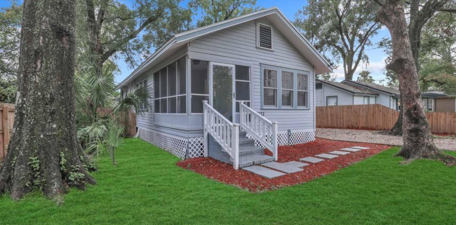 House in Jacksonville, Florida 4 bedrooms, 143.63 sq.m. № 848737
