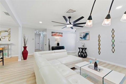 Villa ou maison à vendre à Clearwater, Floride: 5 chambres, 177.07 m2 № 2398903 - photo 11