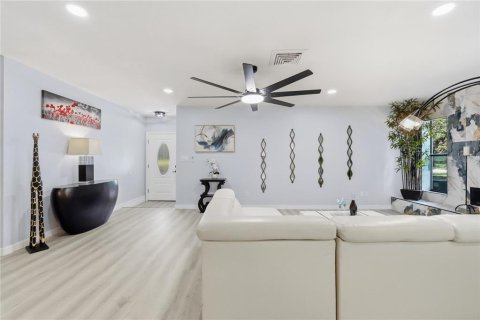 Villa ou maison à vendre à Clearwater, Floride: 5 chambres, 177.07 m2 № 2398903 - photo 16