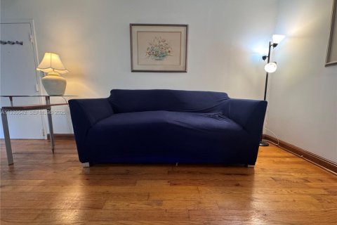 Снять в аренду кондоминиум в Майами-Бич, Флорида 1 спальня, 44.59м2, № 1989427 - фото 4