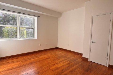 Снять в аренду кондоминиум в Майами-Бич, Флорида 1 спальня, 44.59м2, № 1989427 - фото 23