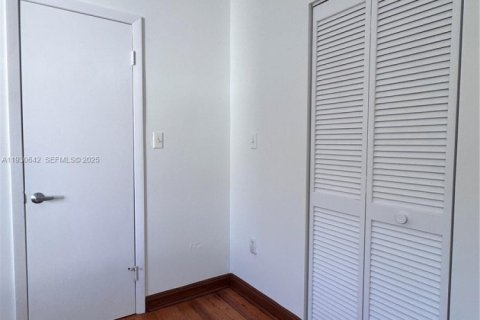 Снять в аренду кондоминиум в Майами-Бич, Флорида 1 спальня, 44.59м2, № 1989427 - фото 13