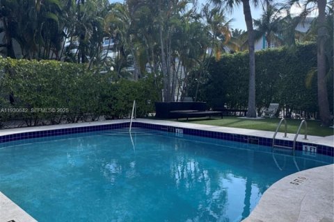 Снять в аренду кондоминиум в Майами-Бич, Флорида 1 спальня, 44.59м2, № 1989427 - фото 3