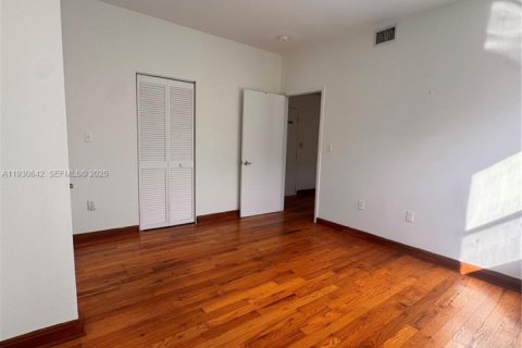 Снять в аренду кондоминиум в Майами-Бич, Флорида 1 спальня, 44.59м2, № 1989427 - фото 25