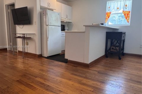 Снять в аренду кондоминиум в Майами-Бич, Флорида 1 спальня, 44.59м2, № 1989427 - фото 10