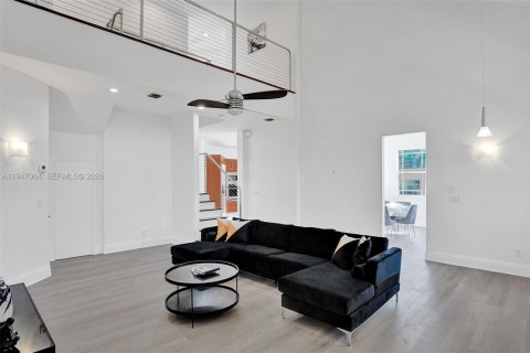 House in Fort Lauderdale, Florida 6 bedrooms, 340.86 sq.m. № 2002971 - photo 17