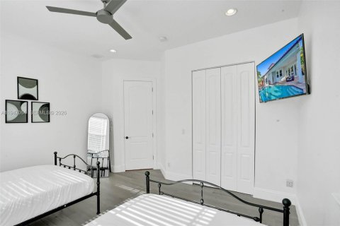 House in Fort Lauderdale, Florida 6 bedrooms, 340.86 sq.m. № 2002971 - photo 23