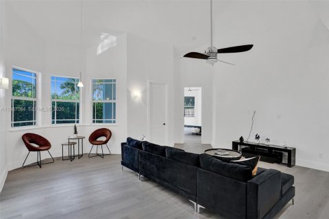 House in Fort Lauderdale, Florida 6 bedrooms, 340.86 sq.m. № 2002971 - photo 16