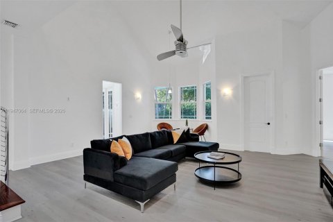 House in Fort Lauderdale, Florida 6 bedrooms, 340.86 sq.m. № 2002971 - photo 19