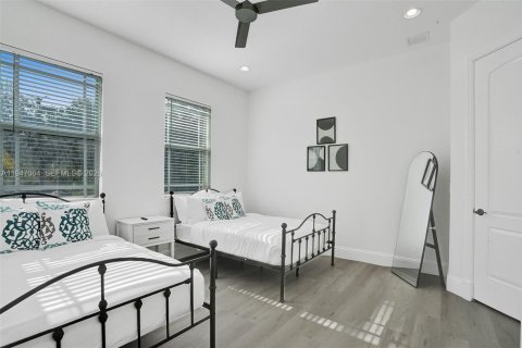 House in Fort Lauderdale, Florida 6 bedrooms, 340.86 sq.m. № 2002971 - photo 24