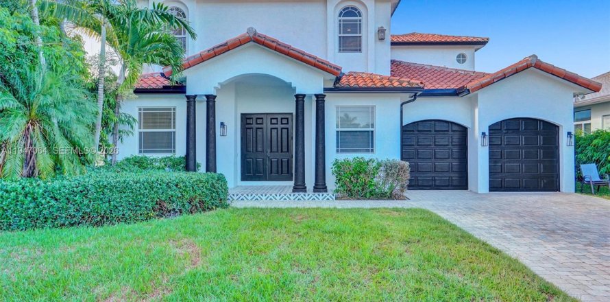 House in Fort Lauderdale, Florida 6 bedrooms, 340.86 sq.m. № 2002971