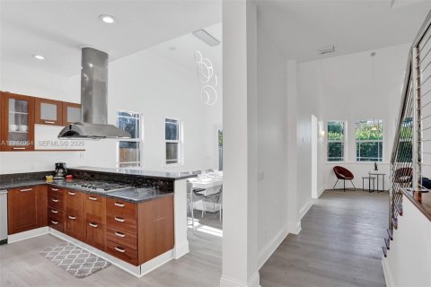 House in Fort Lauderdale, Florida 6 bedrooms, 340.86 sq.m. № 2002971 - photo 5