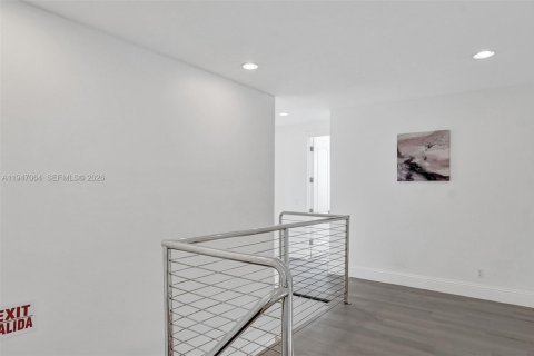 House in Fort Lauderdale, Florida 6 bedrooms, 340.86 sq.m. № 2002971 - photo 27