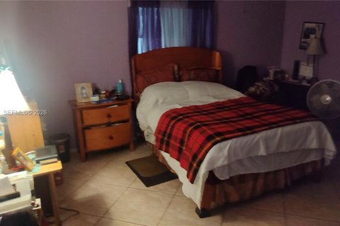 House in Tamarac, Florida 2 bedrooms, 153.47 sq.m. № 2001617 - photo 9