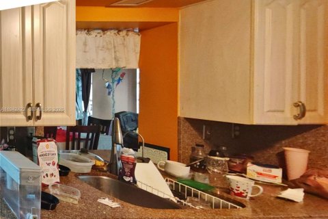 House in Tamarac, Florida 2 bedrooms, 153.47 sq.m. № 2001617 - photo 6