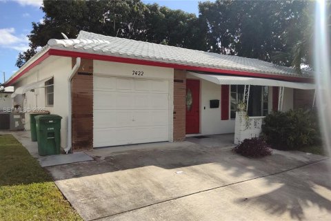House in Tamarac, Florida 2 bedrooms, 153.47 sq.m. № 2001617 - photo 3