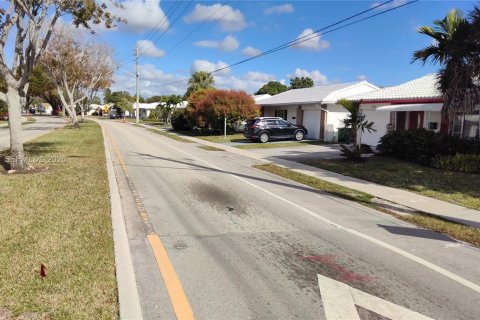 House in Tamarac, Florida 2 bedrooms, 153.47 sq.m. № 2001617 - photo 4