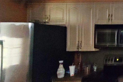 House in Tamarac, Florida 2 bedrooms, 153.47 sq.m. № 2001617 - photo 5