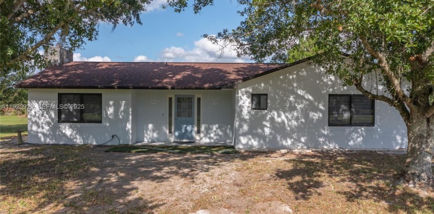 House in Lake Placid, Florida 2 bedrooms № 1985852