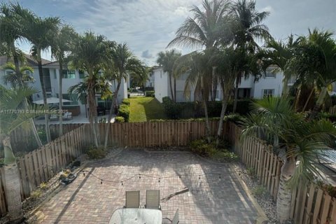 Adosado en venta en Doral, Florida, 3 dormitorios, 214.79 m2 № 1862139 - foto 24