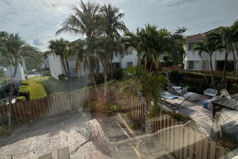 Adosado en venta en Doral, Florida, 3 dormitorios, 214.79 m2 № 1862139 - foto 23