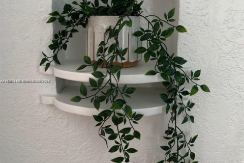 Villa ou maison à vendre à Miami, Floride: 3 chambres № 2004661 - photo 14