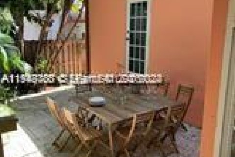 Villa ou maison à vendre à Miami, Floride: 3 chambres № 2004661 - photo 6