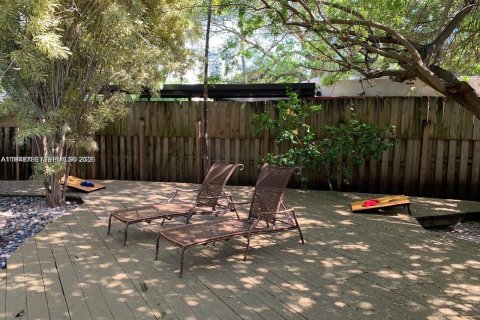 Villa ou maison à vendre à Miami, Floride: 3 chambres № 2004661 - photo 8