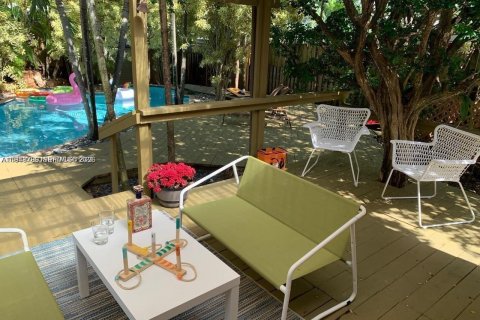 Villa ou maison à vendre à Miami, Floride: 3 chambres № 2004661 - photo 4