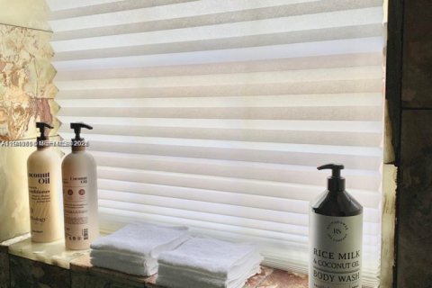 Villa ou maison à vendre à Miami, Floride: 3 chambres № 2004661 - photo 11