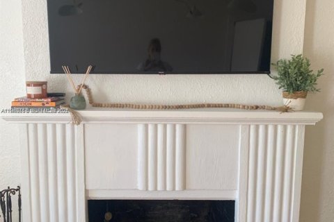 Villa ou maison à vendre à Miami, Floride: 3 chambres № 2004661 - photo 16