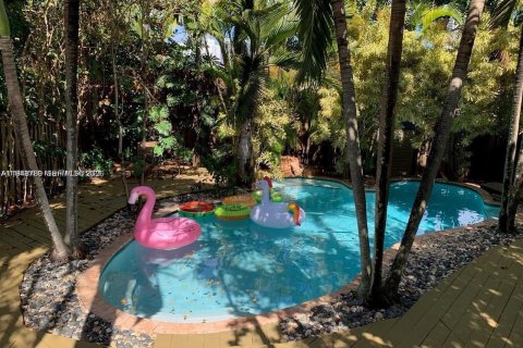 Villa ou maison à vendre à Miami, Floride: 3 chambres № 2004661 - photo 3