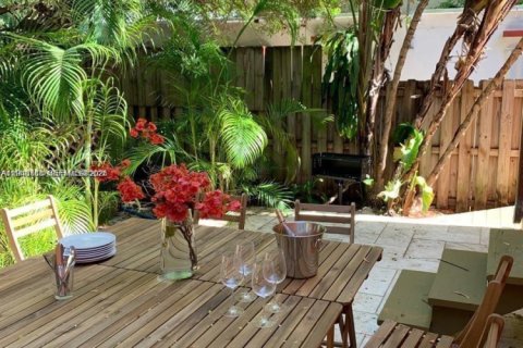 Villa ou maison à vendre à Miami, Floride: 3 chambres № 2004661 - photo 2