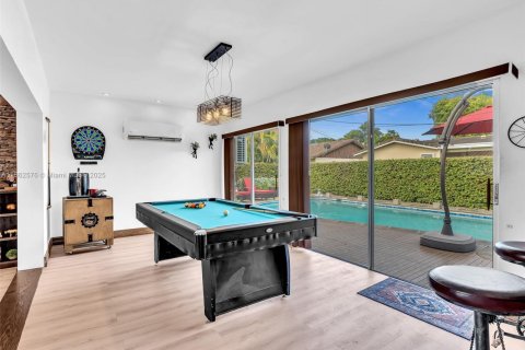 House in Miami, Florida 4 bedrooms, 166.2 sq.m. № 1890419 - photo 24