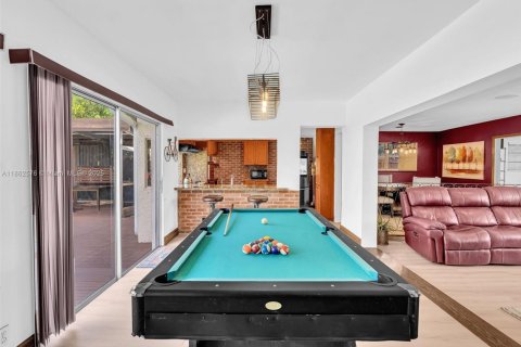 House in Miami, Florida 4 bedrooms, 166.2 sq.m. № 1890419 - photo 27