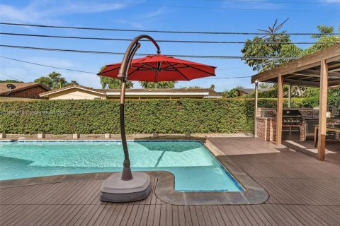 House in Miami, Florida 4 bedrooms, 166.2 sq.m. № 1890419 - photo 30