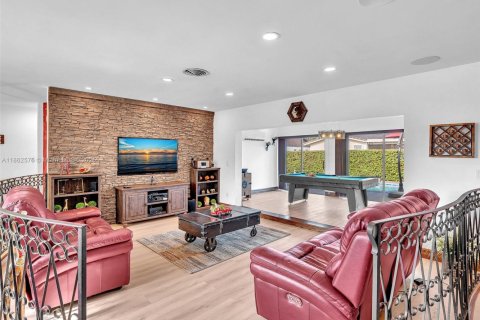 House in Miami, Florida 4 bedrooms, 166.2 sq.m. № 1890419 - photo 8