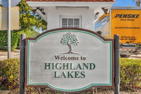 House in Miami, Florida 4 bedrooms, 166.2 sq.m. № 1890419 - photo 4