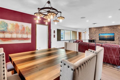 House in Miami, Florida 4 bedrooms, 166.2 sq.m. № 1890419 - photo 15