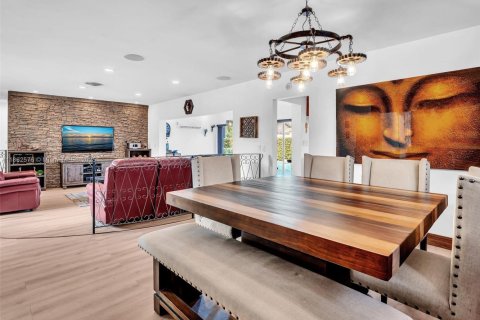 House in Miami, Florida 4 bedrooms, 166.2 sq.m. № 1890419 - photo 12