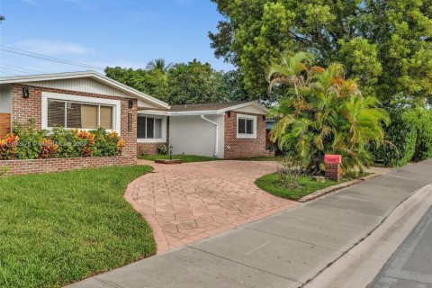 House in Miami, Florida 4 bedrooms, 166.2 sq.m. № 1890419 - photo 1