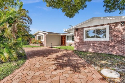 House in Miami, Florida 4 bedrooms, 166.2 sq.m. № 1890419 - photo 5