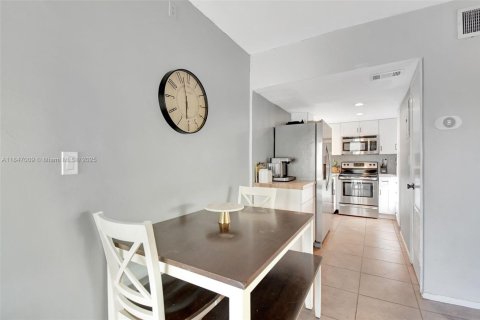 Copropriété à vendre à Fort Lauderdale, Floride: 2 chambres, 95.69 m2 № 1845503 - photo 12