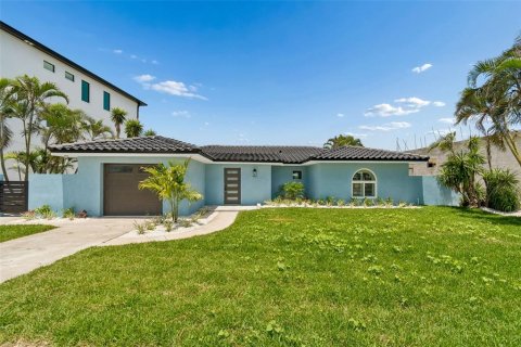 Villa ou maison à Treasure Island, Floride 3 chambres, 199.83 m2 № 2126758