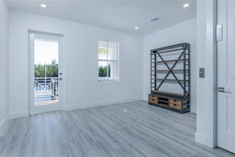 Condominio en venta en Cape Coral, Florida, 3 dormitorios, 206.43 m2 № 1817954 - foto 5