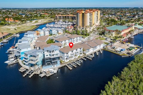 Condominio en venta en Cape Coral, Florida, 3 dormitorios, 206.43 m2 № 1817954 - foto 29