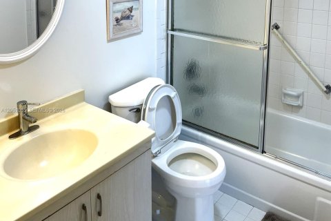 Condo in Coconut Creek, Florida, 2 bedrooms № 2150403 - photo 7